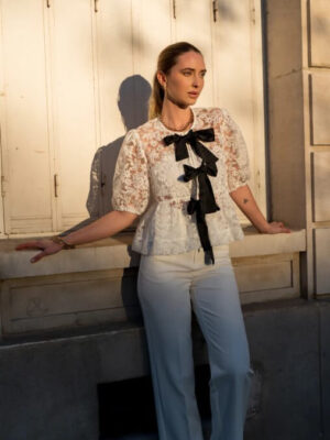 Bluza s pentljami